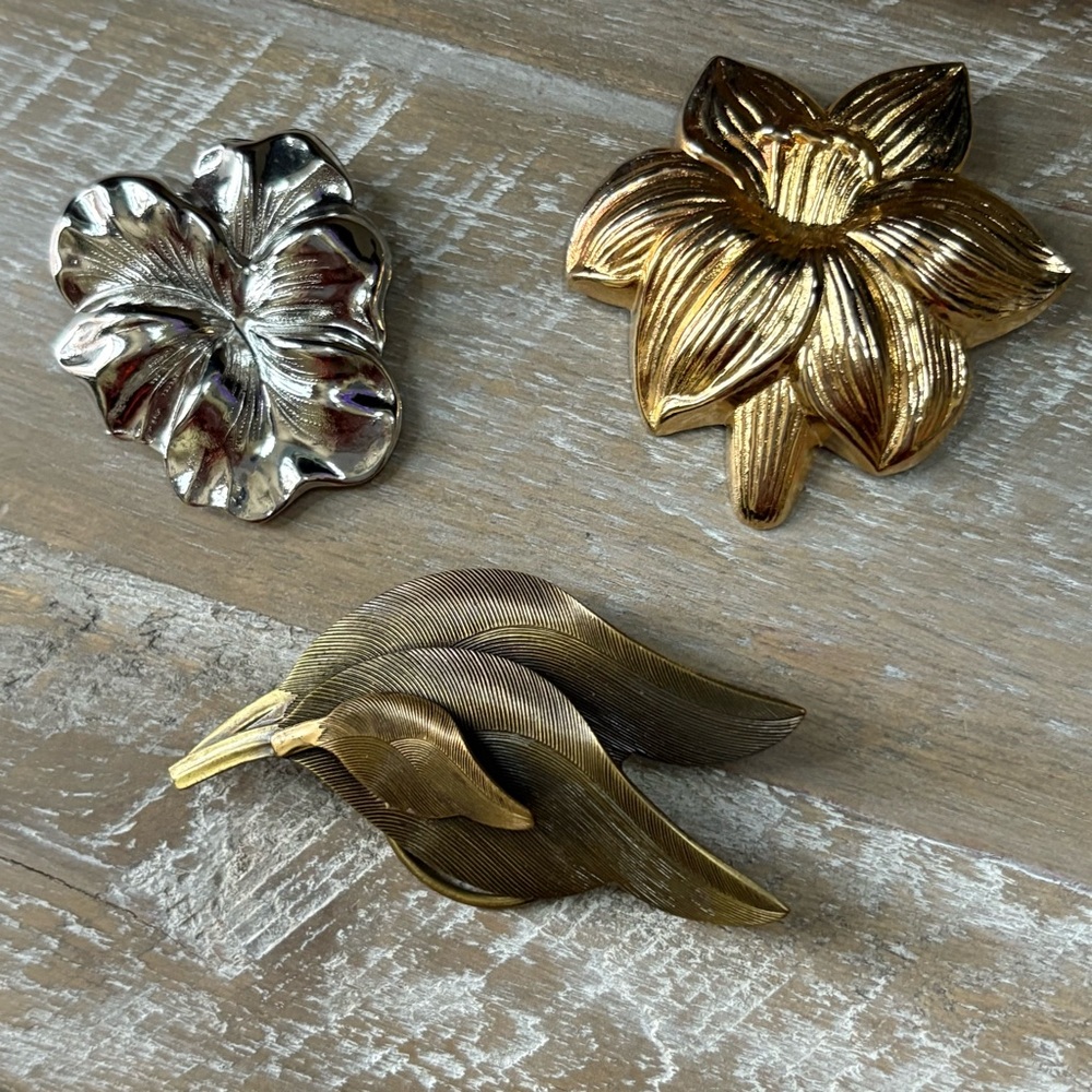 3 Jeri-Lou Scarf Clips Flowers Leaves Pansy Lily